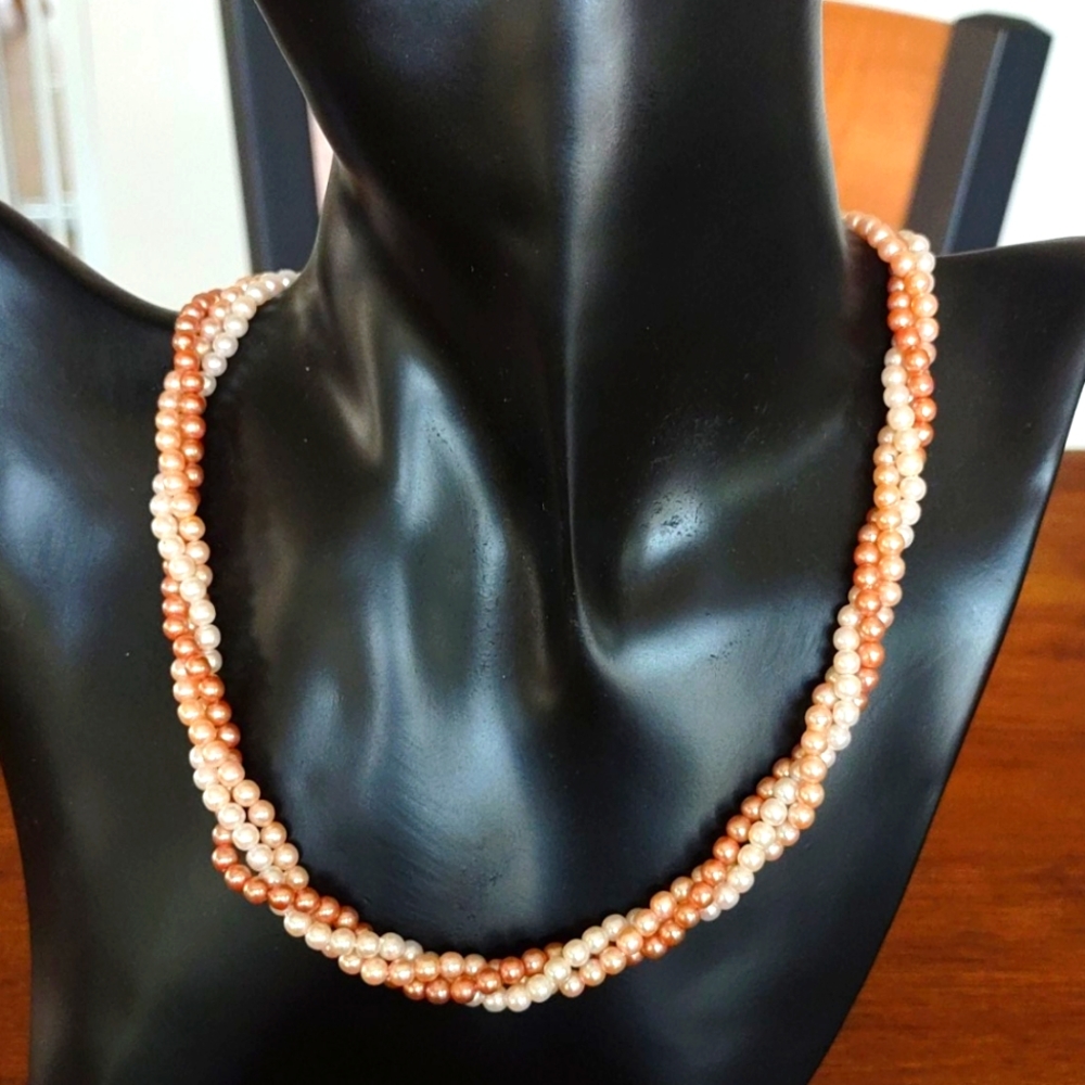 Triple beaded necklace in shades of peach